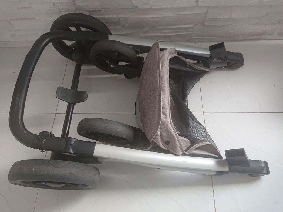 Продавам детска количка