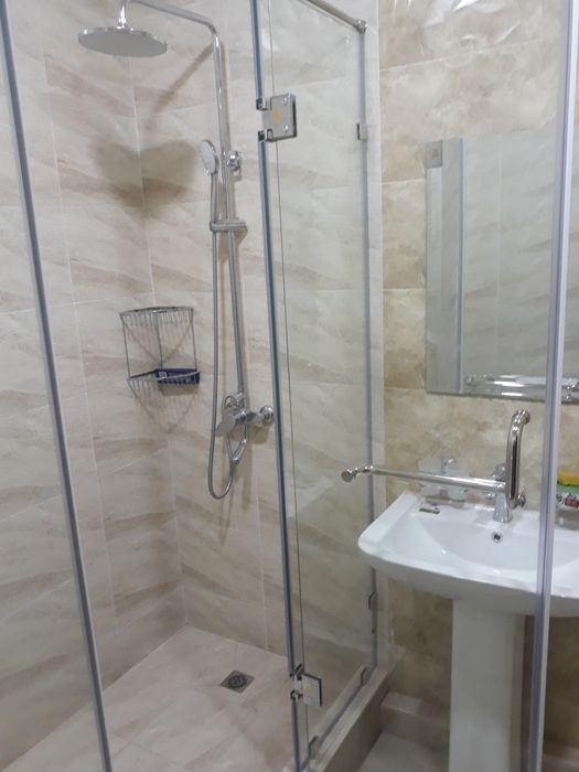 Душевая кабина. Душкабина. Стеллажи из стекла.  Перегородки.