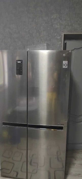 В продаже холодильник двухкамерный