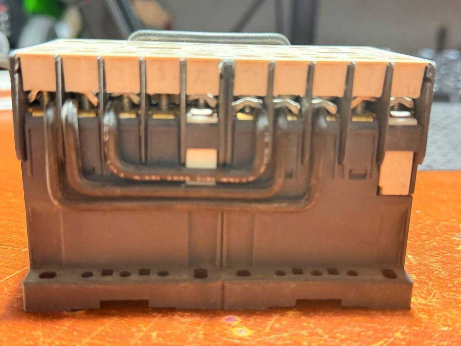 Реверсивный контактор Schneider Electric LP2K0610BD3 (24V DC)