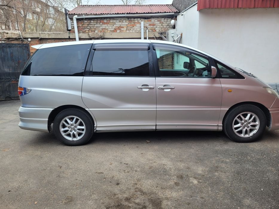 Продам Тойота эстима 2000 года.