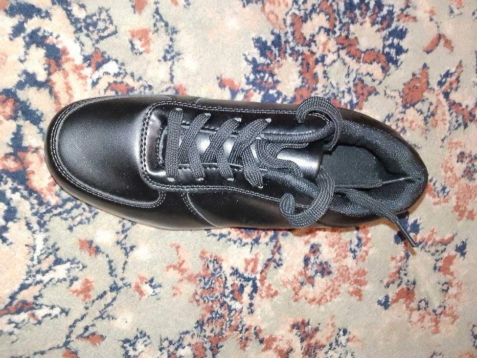 обувки за момче. подметката свети р. 37