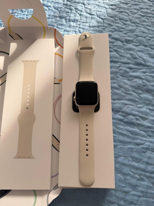 Продам Новые Apple watch SE