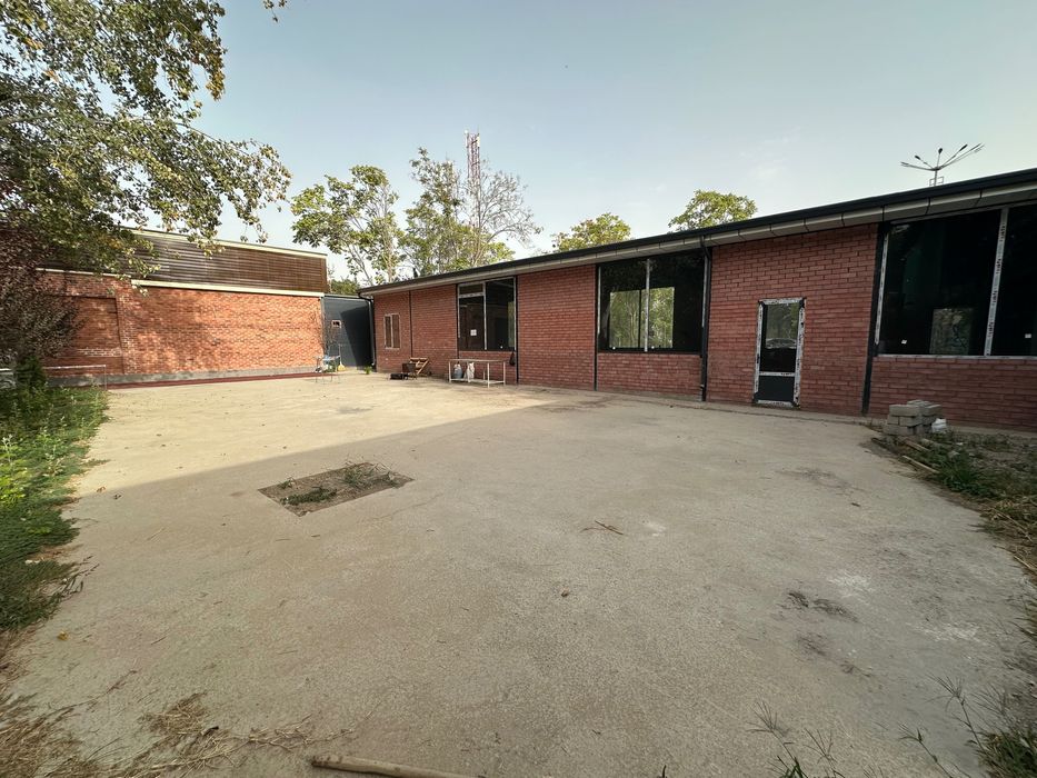 Noturar bino Sirg’ali tumanida Xokimyatni oldid:o o’zirani yonid.