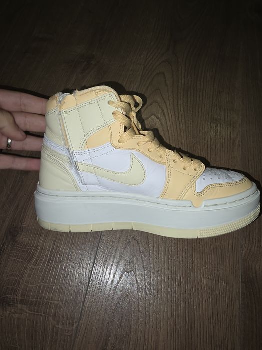 Vând Air Jordan 1 Elevate