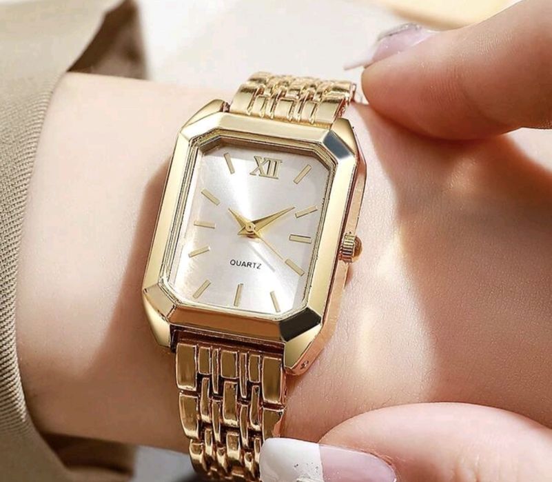 Дамски моден кварцов часовник