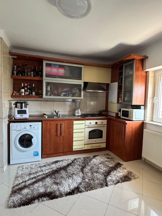 Inchiriez apartament cu 2 camere decomandat