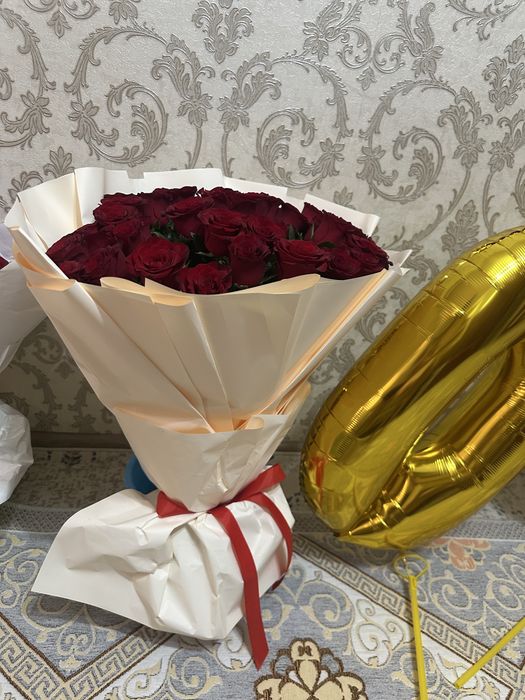 Красные розы 35 шт