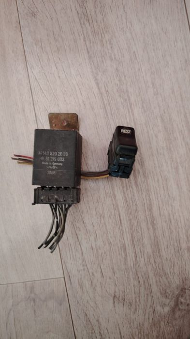 Продам кнопку реле опция 670  Rest 124 мерседес