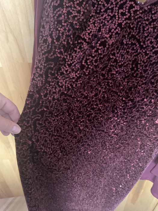 Кадифе,цялата с шити пайети рокля JUNONA,с ръкав пеперуда,размер М