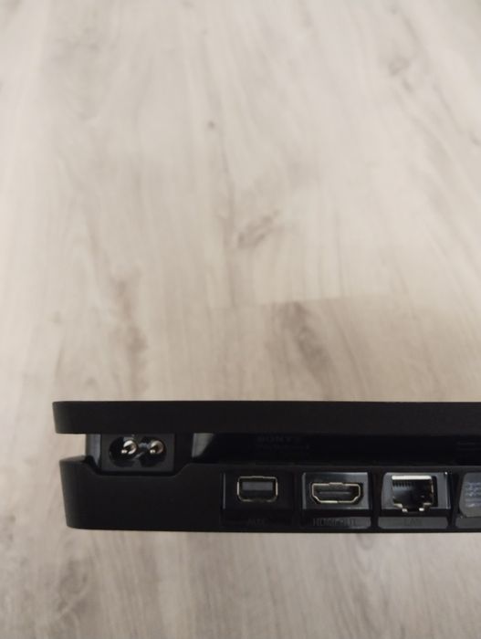 PS4 slim 500gb +2 джойстика и игры