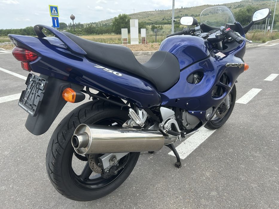 Suzuki GSX750F 2004