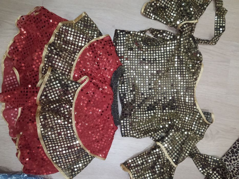 Продам костюмы детские