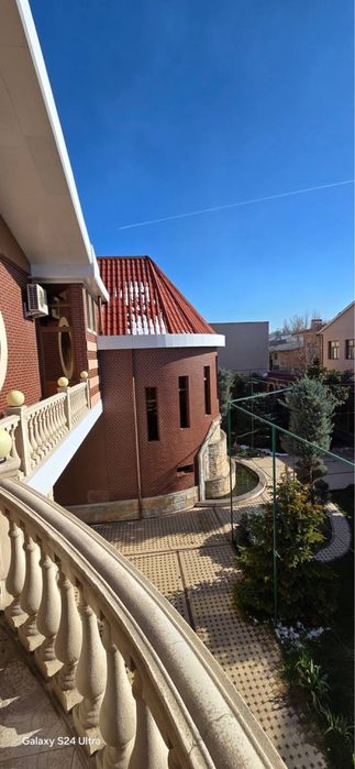 Дом  кафе Тараканчик / Ялангач  12 соток