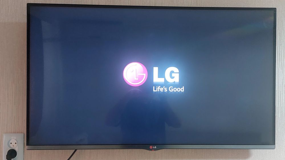 Продам телевизор LG (SmartTv)