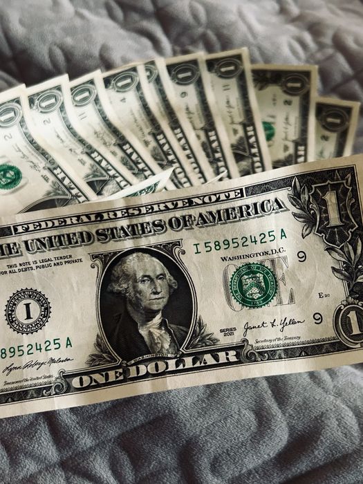 1 долларовые купюры США  оригинал