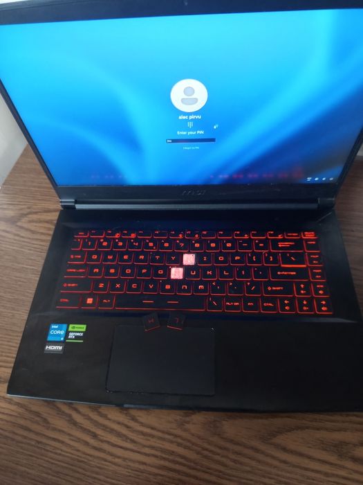 Laptop MSI GeForce gtx 3050 i5 13 și mouse Logitech g 203
