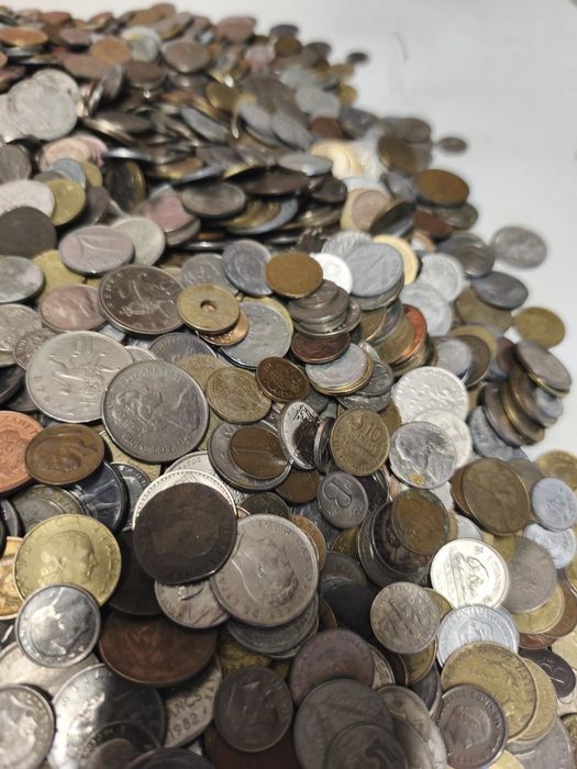 Vând 42 kg de monede din 50 tari. Preț 2050 lei