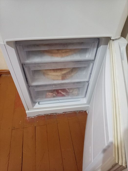 Холодиник сатылады индисит жагдайы жаксы хабарласын келисип беремен...