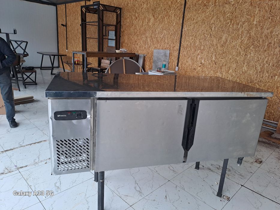 Холодильник сотилади