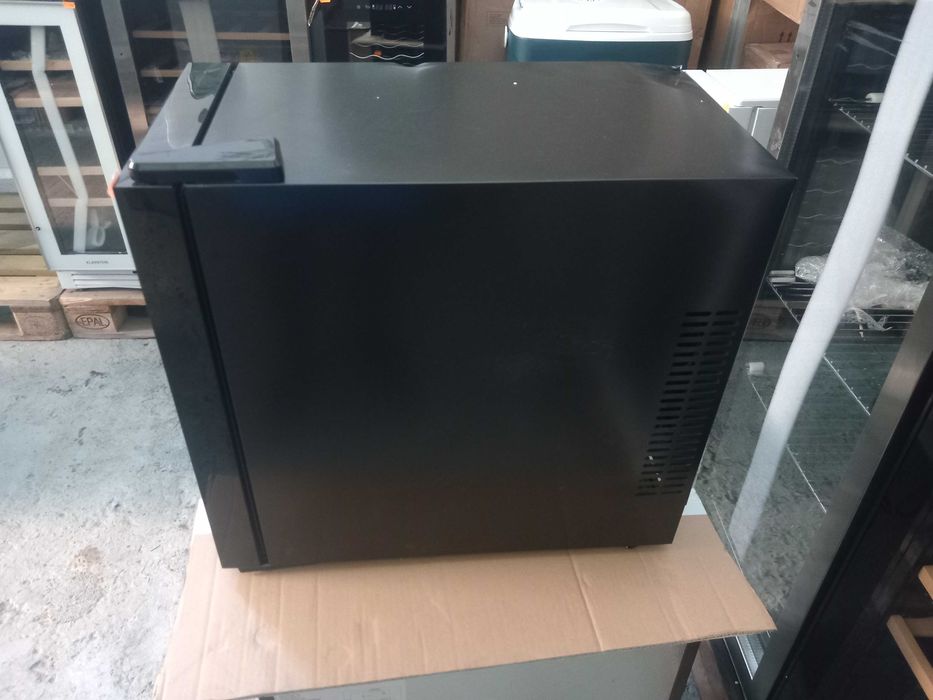 Super oferta  Frigider pentru vinuri -40%