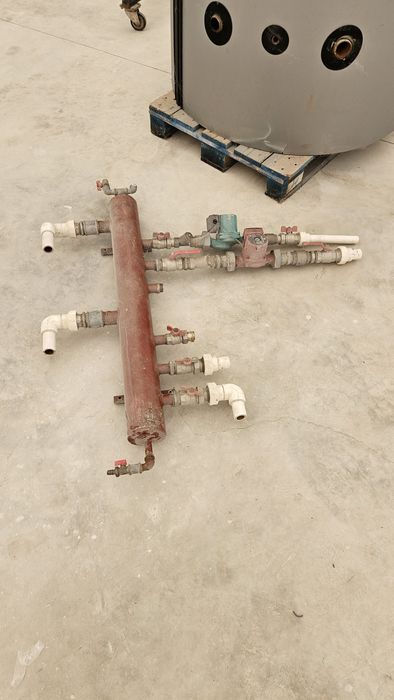 Distribuitor apa calda, echipat cu 2 pompe DAB