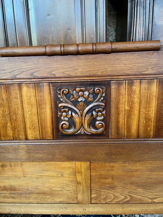 Масивно дъбово легло.