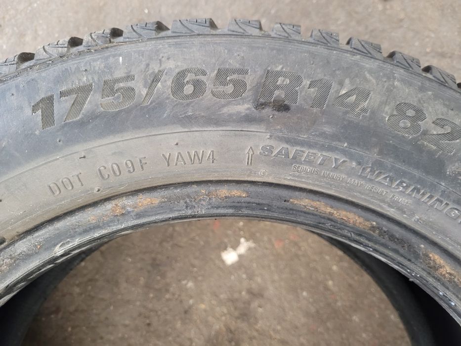 Vând 4 anvelope 175 65 14