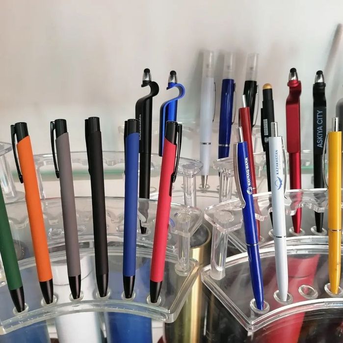 Blaknot va ruchkalar istalgan dizayinda