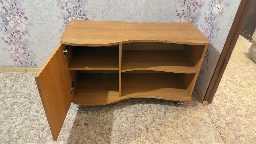 Продам тумбочку