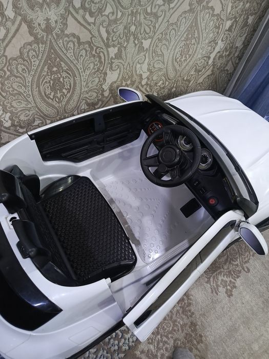 Bollalar uchun moshina va skutir