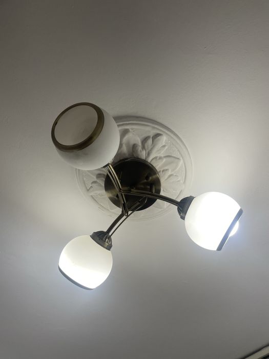 Люстра с тремя флаконами