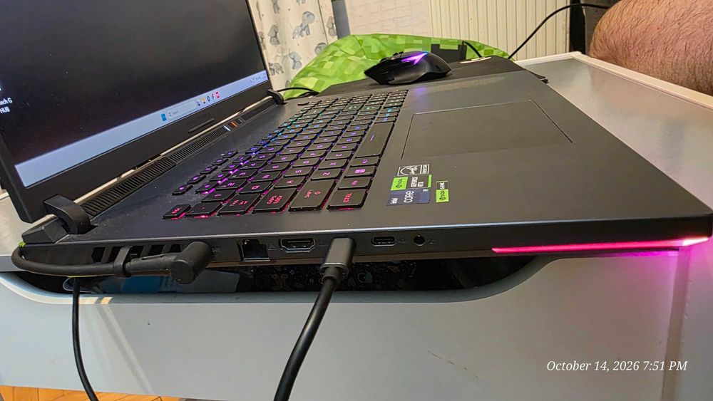 Laptop Gaming ASUS ROG Strix G18 G814JIR 2.5K