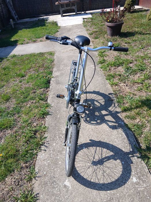 Vând bicicleta pliabila din  aluminiu.