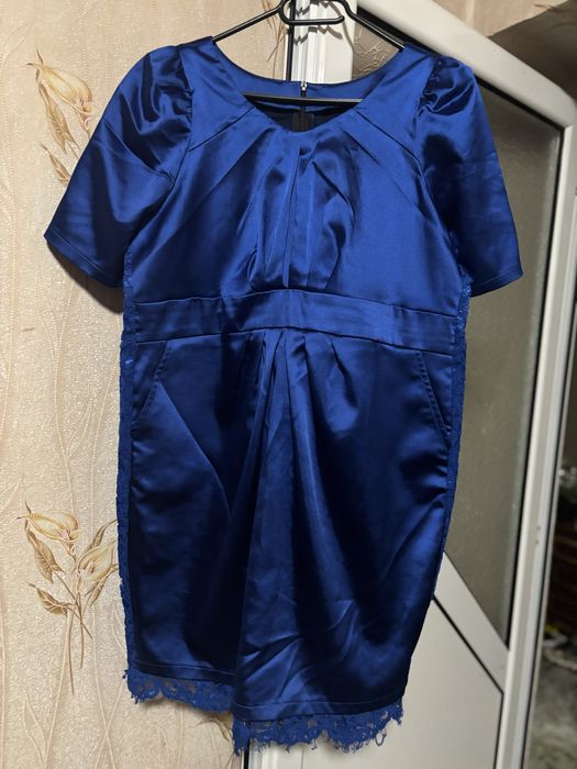 Продавам. Дамска рокля с дантела л размер