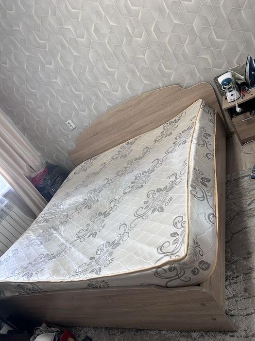 Срочно!!! Продам кровать 220*200 в отличном состоянии с матрасом