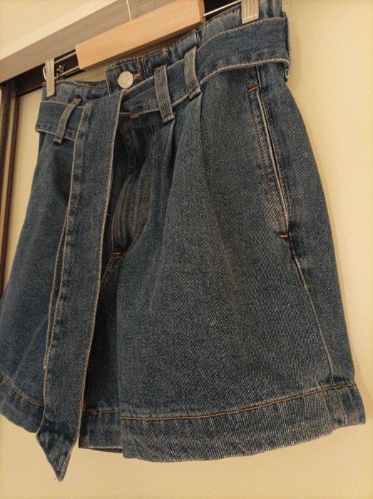 Pantaloni scurti jeans C&A, mar 38, albastri