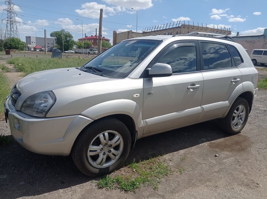 Hyundai Tucson 2008 2.7 л.