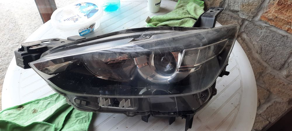 Фар ляв за мазда сх 3 оригинален.