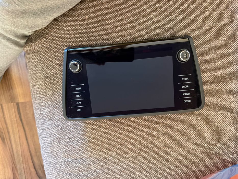 Продавам дисплей за Шкода Октавия 3