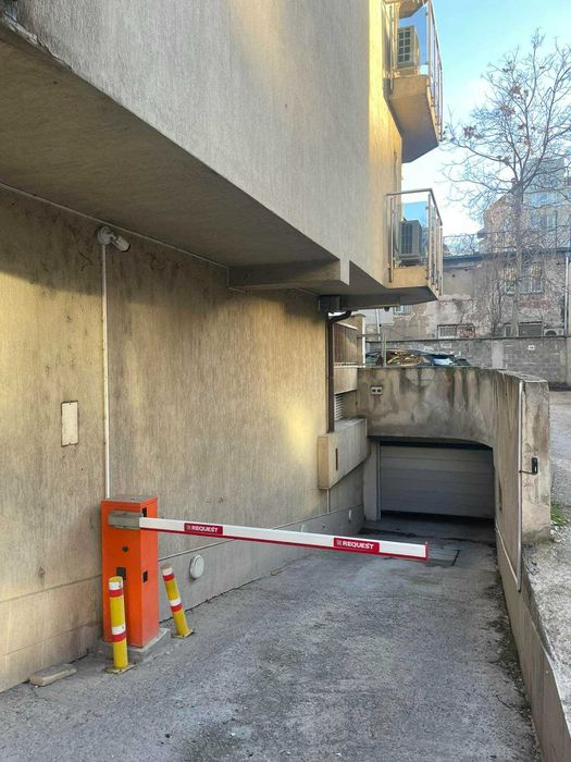 Дава се под наем Гараж / Паркомясто в София, Център - 28 кв.м за 171.36 € - Снимка #1