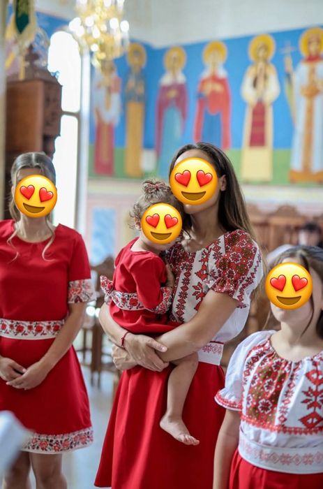 Дамска рокля с народни мотиви