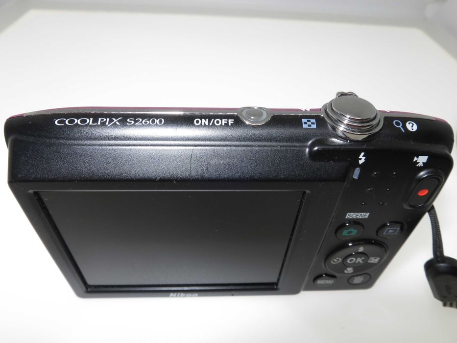 Nikon Coolpix S2600 розов ултра компактен фотоапарат, 14MP комплект