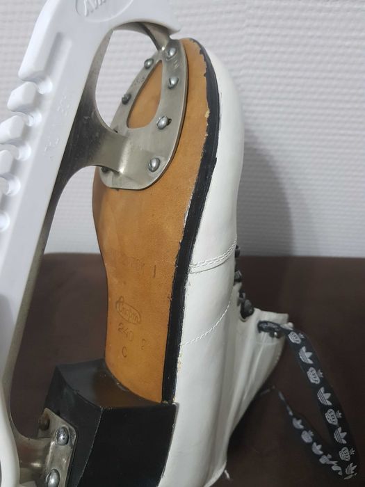 Продам коньки фигурные