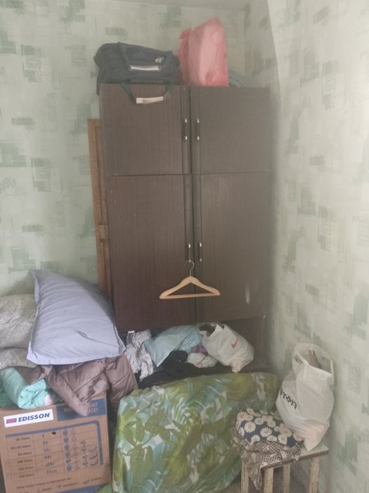 Отдам даром стенку