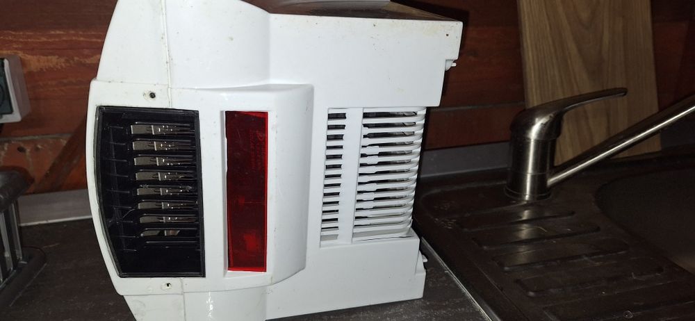 Uscator electric pentru maini