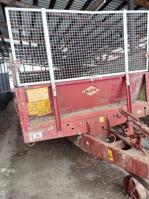 remorca de imprastiat gunoi