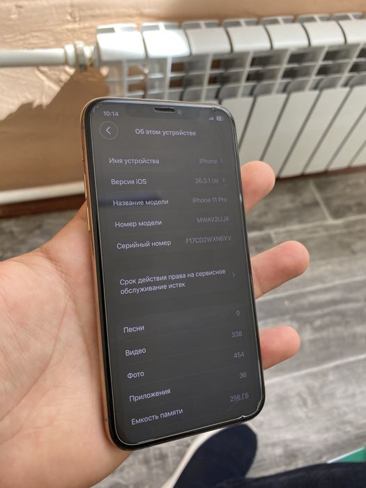 Iphone 11 pro.                                                   LLA.