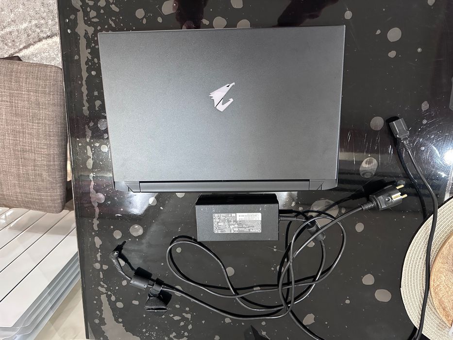 Продавам геймърски лаптоп AORUS 17G KD – i7 / RTX 3060 / 16GB RAM