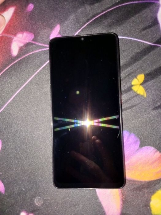 Продам телефон срочно !